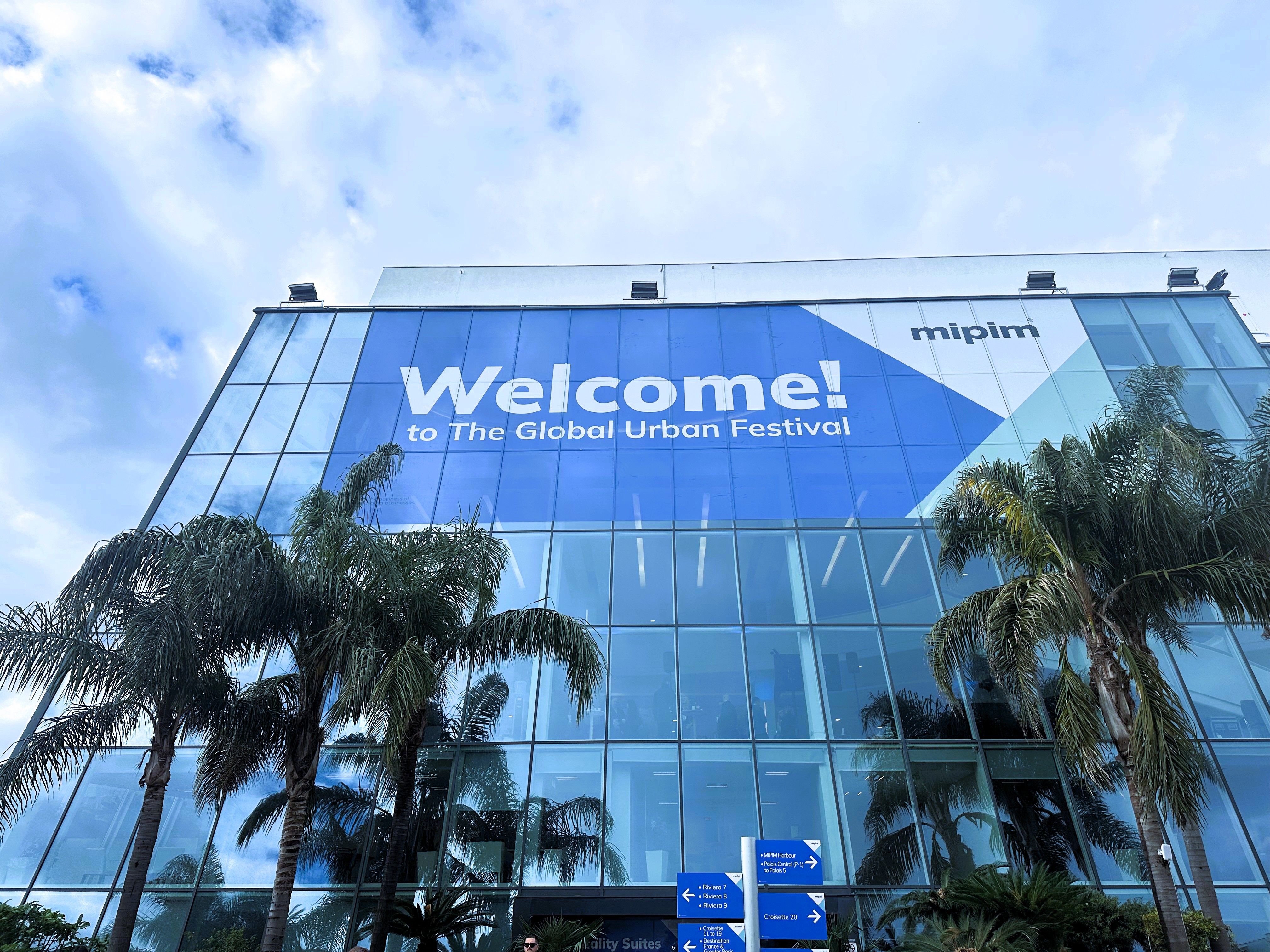 Die internationale Immobilienmesse MIPIM in Cannes gilt als eines der wichtigsten Branchentreffen weltweit. Hier diskutieren Vertreter aus Politik, Finanzwirtschaft und Immobilienwirtschaft über die Zukunft urbaner Entwicklung | BERLINboxx